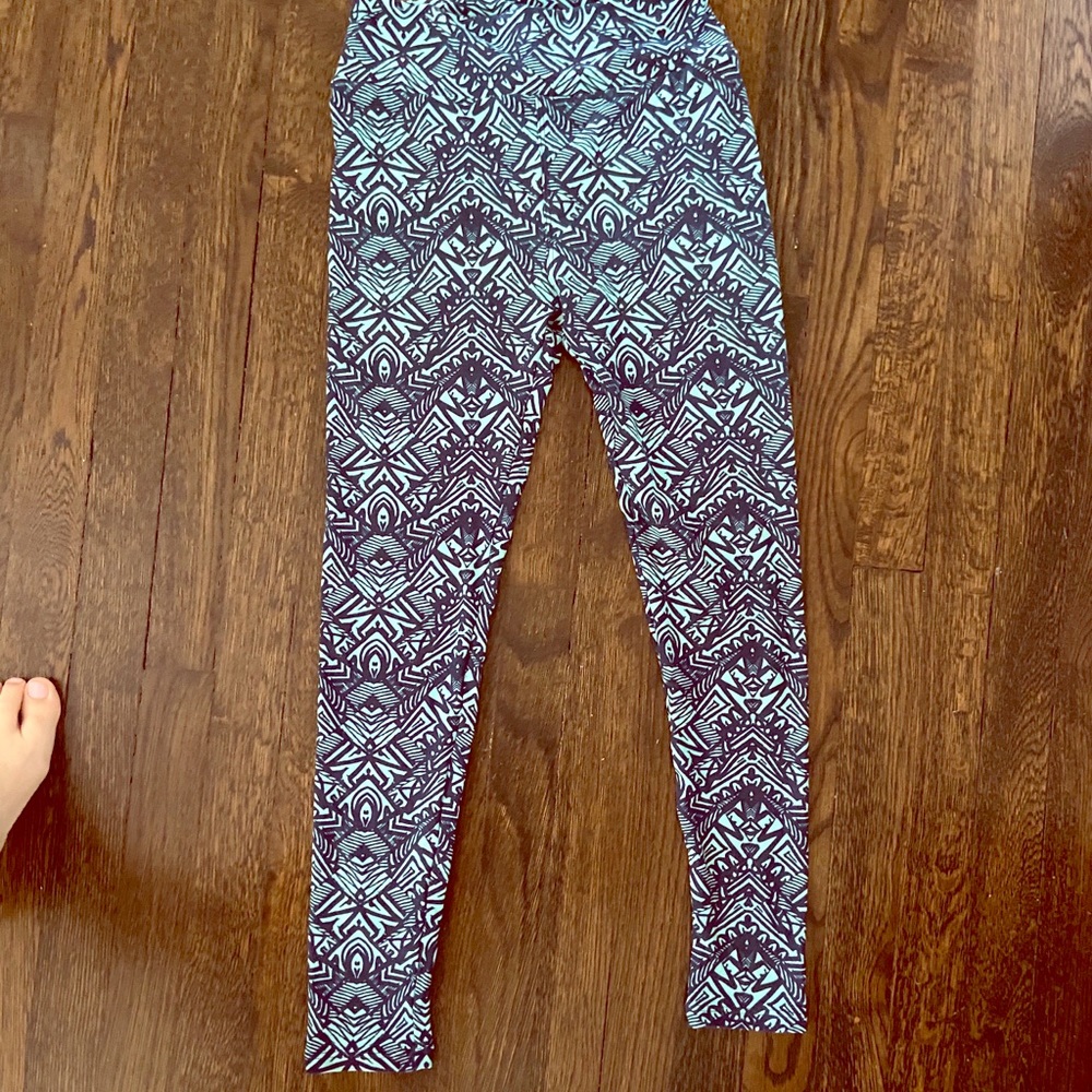 LulaRoe blue Aztec print leggings